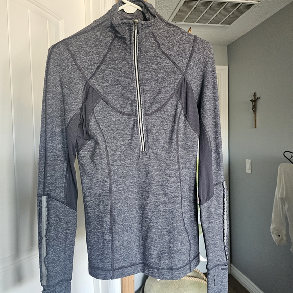 Lululemon Athletica Gray Women's Top - Picture 3 of 5
